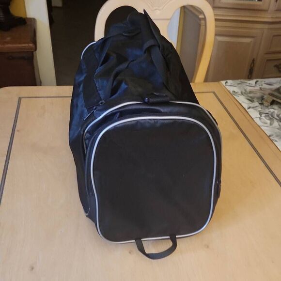 ADIDAS black duffel gym bag - Picture 3 of 6